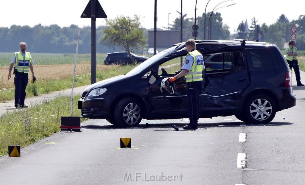 Schwerer Krad Pkw Unfall Koeln Porz Libur Liburer Landstr (Krad Fahrer nach Tagen verstorben) P107.JPG - Miklos Laubert